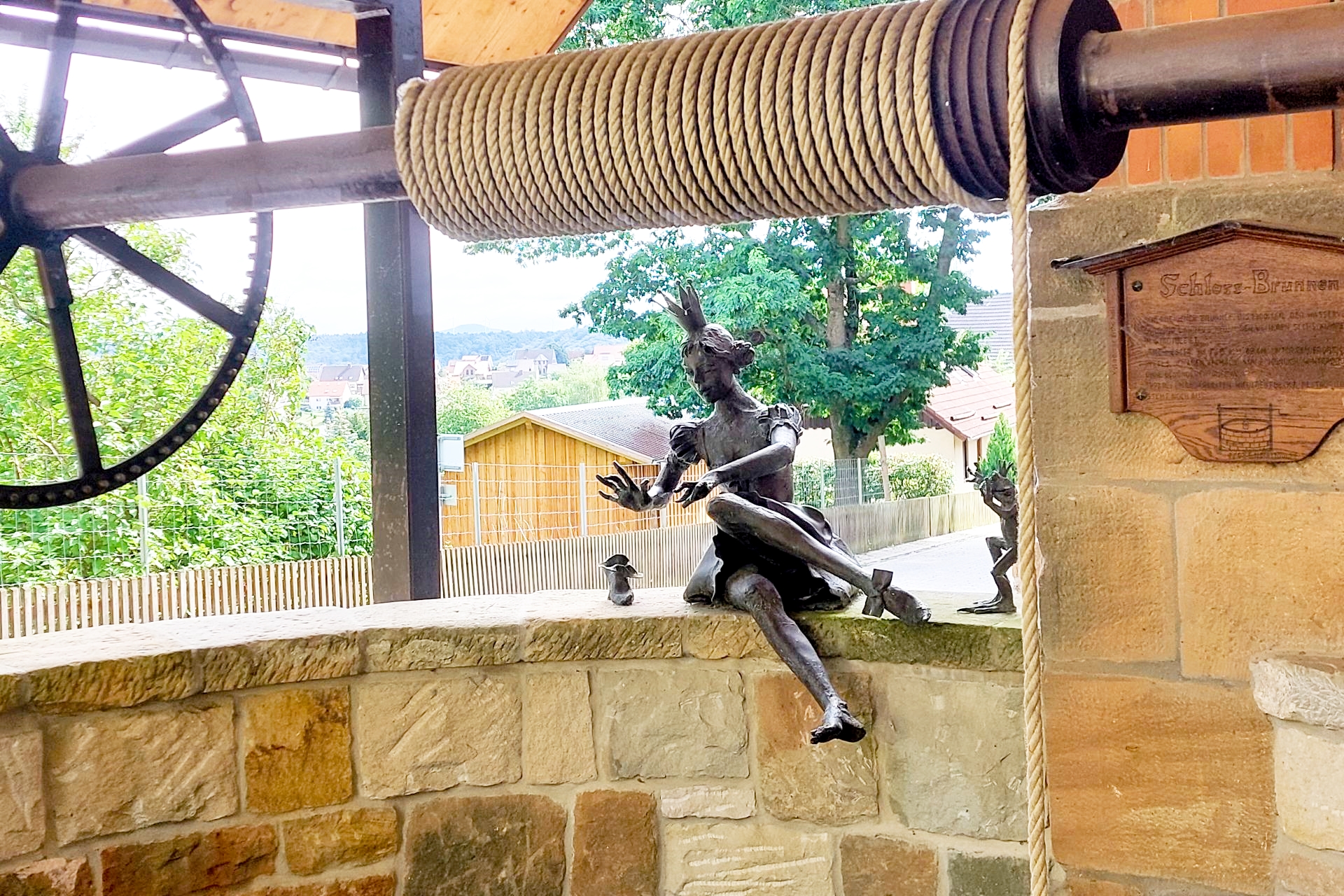 Foto: Froschkönig-Brunnen, Schloss-Brunnen in Bad Arolsen-Landau