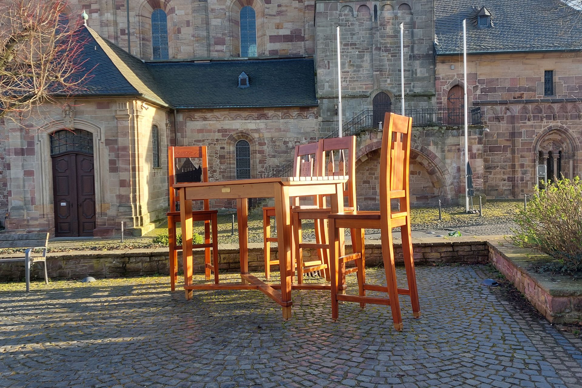 Foto: Übergroße Sitzgruppe in Fritzlar