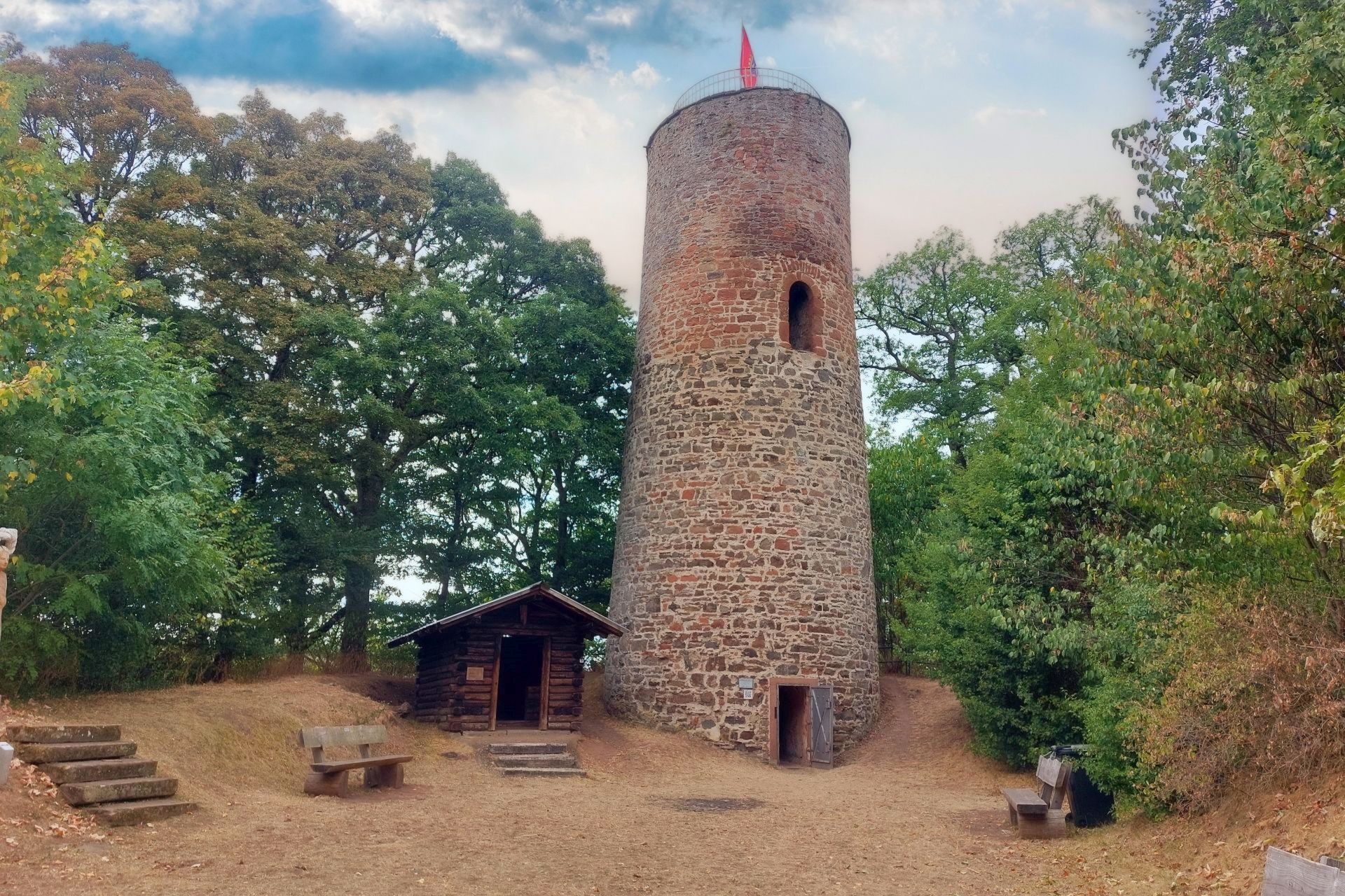 Foto: Burgruine Kellerburg in Battenberg (Eder)