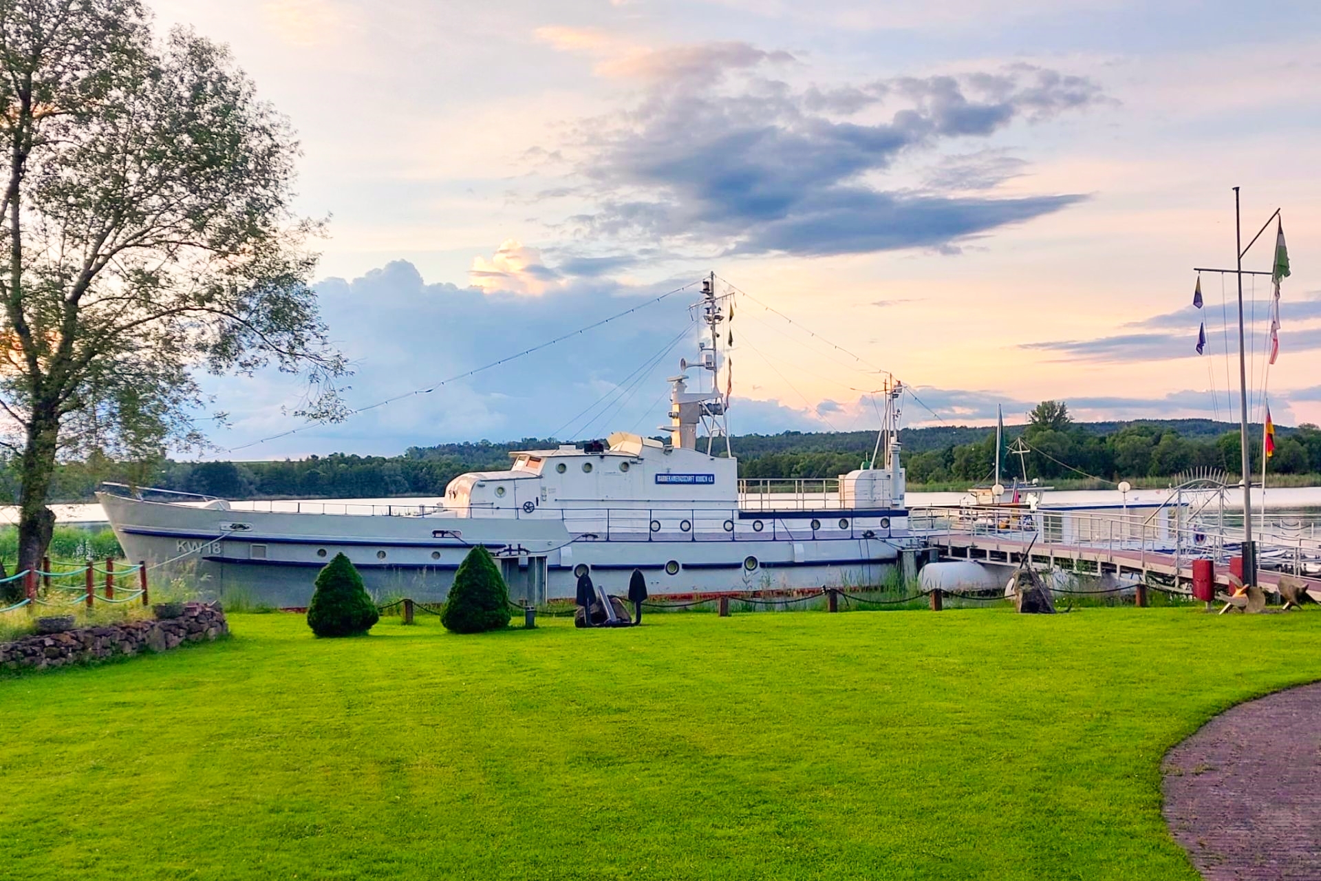 Foto: Küstenwachboot KW 18 in Borken-Singlis