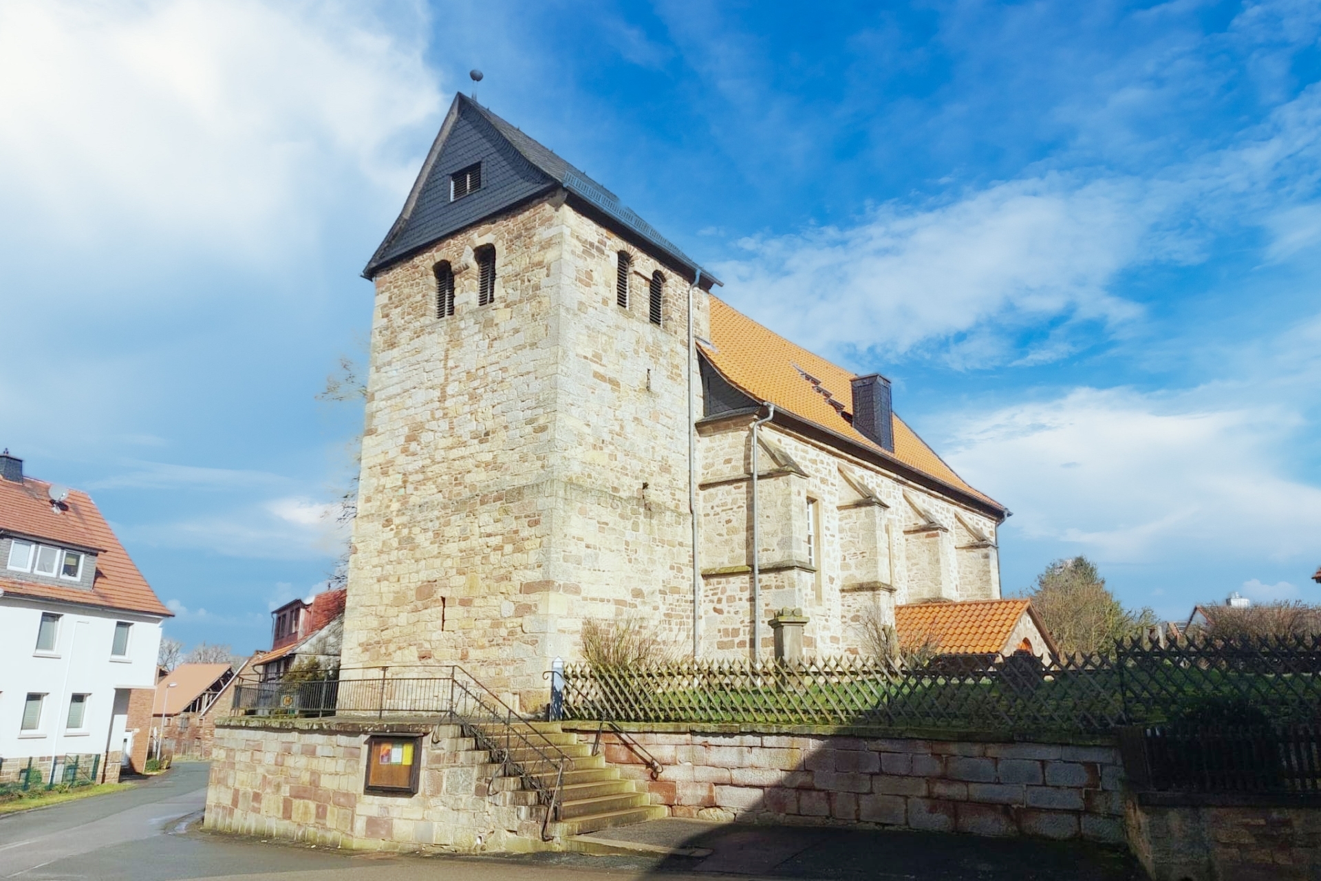 Foto: Ev. Kirche Meineringhausen in Korbach-Meineringhausen